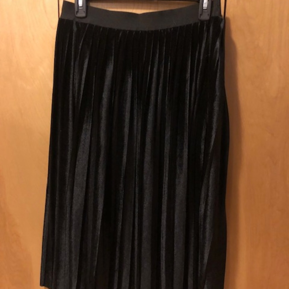 Halogen Long Velvet Skirt